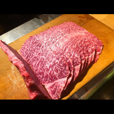 宇部新川の当居酒屋で上質な和牛を堪能していただけます