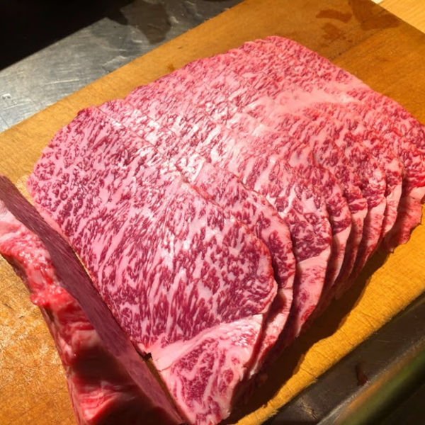 宇部新川の当居酒屋で上質な和牛を堪能していただけます